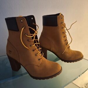 Timberland Women's Tan and Black Heeled Boots